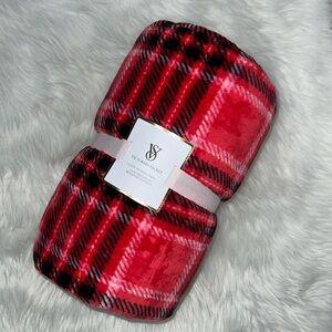 🆕 VS Victoria’s Secret plaid Sherpa blanket throw 50 x 60 inch